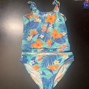 Two piece for little girls baby suit never been worn great condition no holes